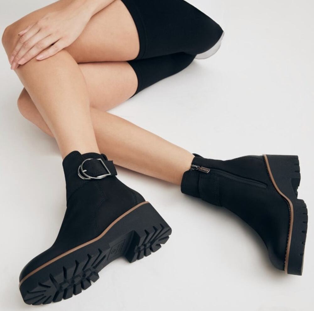 Blondo Dagger Waterproof Black Nubuck Lug Sole Ankle Boots Women’s 6.5 NWT